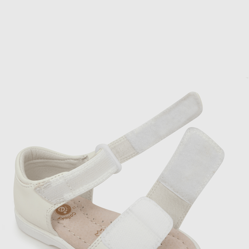 Sandalia de niña corazones blanco (21 a 27)