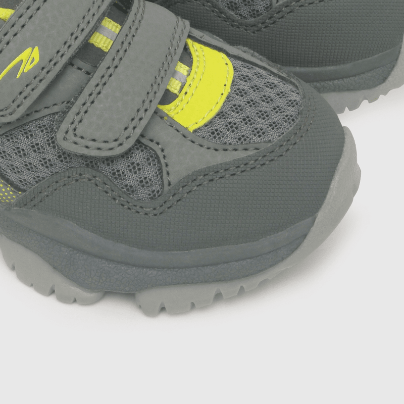 Zapatilla outdoor de niño print lateral gris (21 a 27)