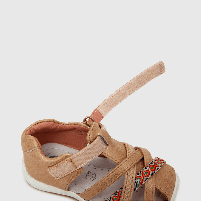 Sandalia de niña con velcro café (18 a 21)