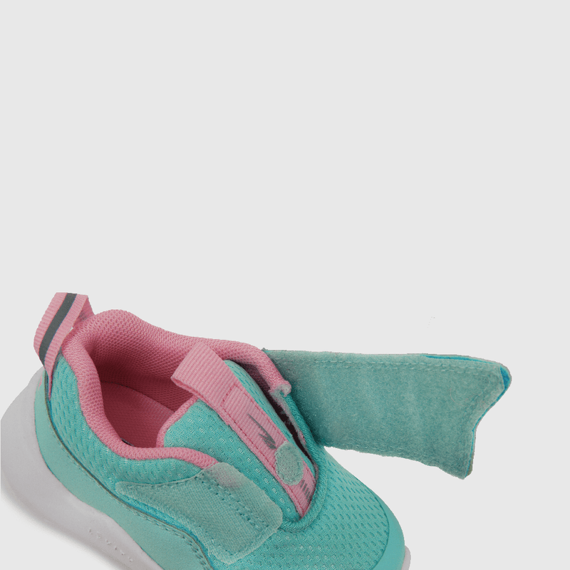 Zapatilla deportiva de niña velcro caña baja celeste (18 a 21)