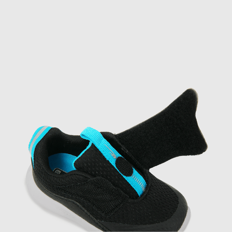 Zapatilla deportiva de niño caña baja celeste (21 a 27)