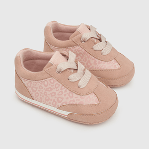 Zapatilla para niña rosada niña con aplicación de animal print con cordones y de caña baja rosada (14 a 18)