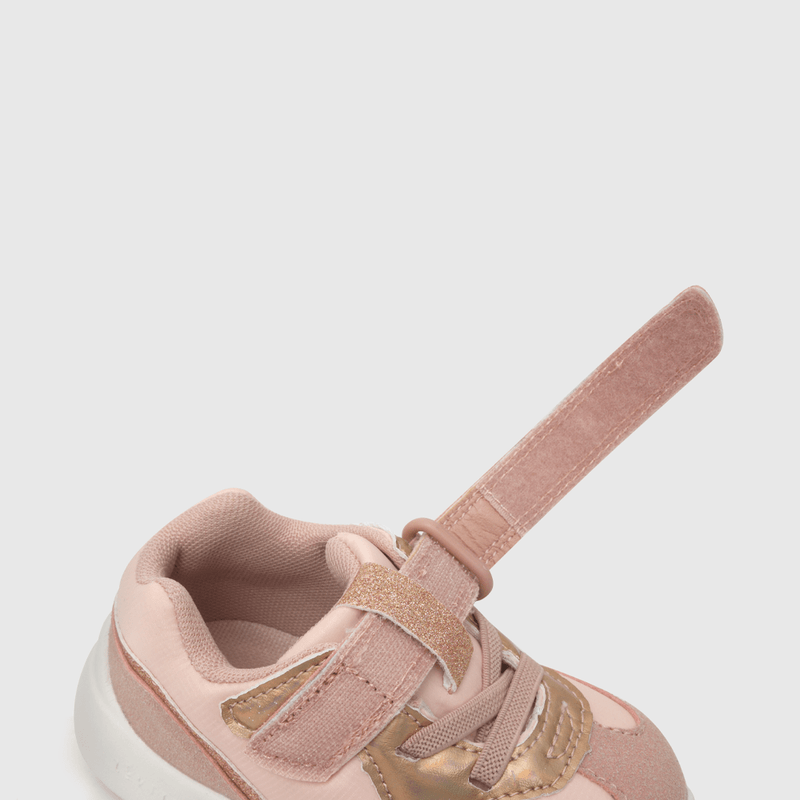 Zapatilla para niña rosada niña con aplicación glitter, velcro elástico y caña baja rosada (18 a 21)