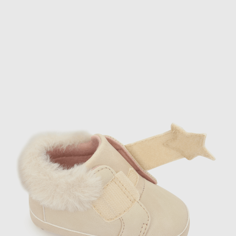 Botin para niña con aplicación estrella en el velcro de caña media beige (14 a 18)