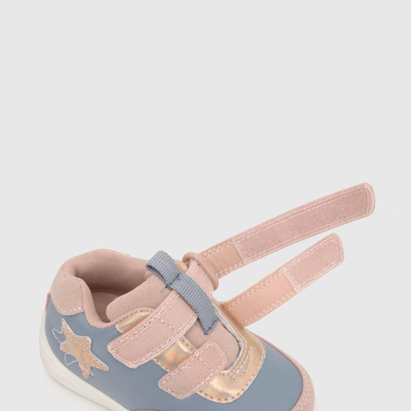 Zapatilla para niña multicolor niña aplicación estrella , dos velcros y caña baja rosada (18 a 21)