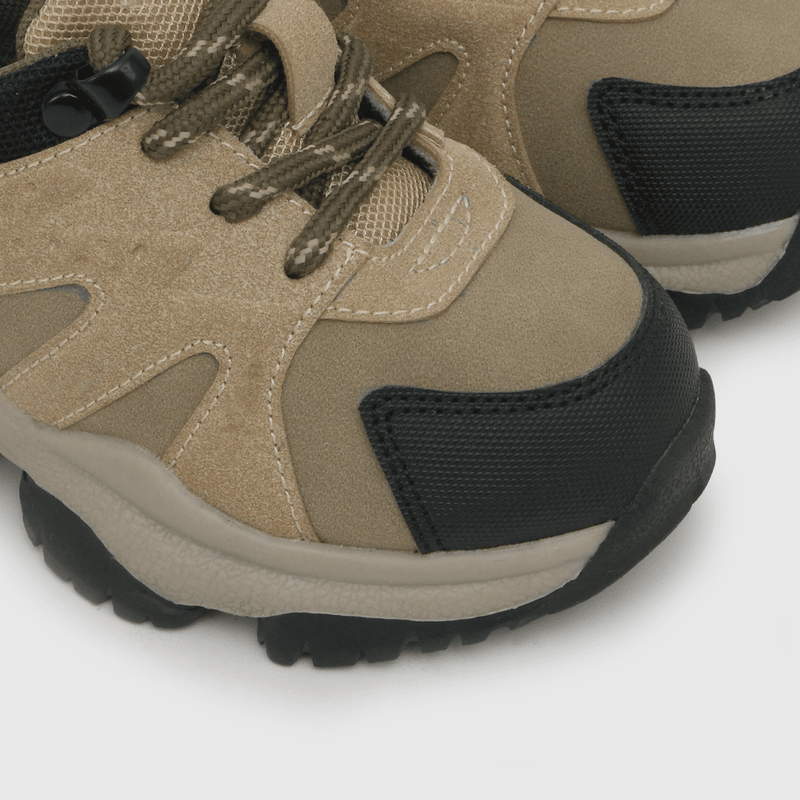 Zapatilla para niño, cordones, suela dentada cafe (21 a 27)