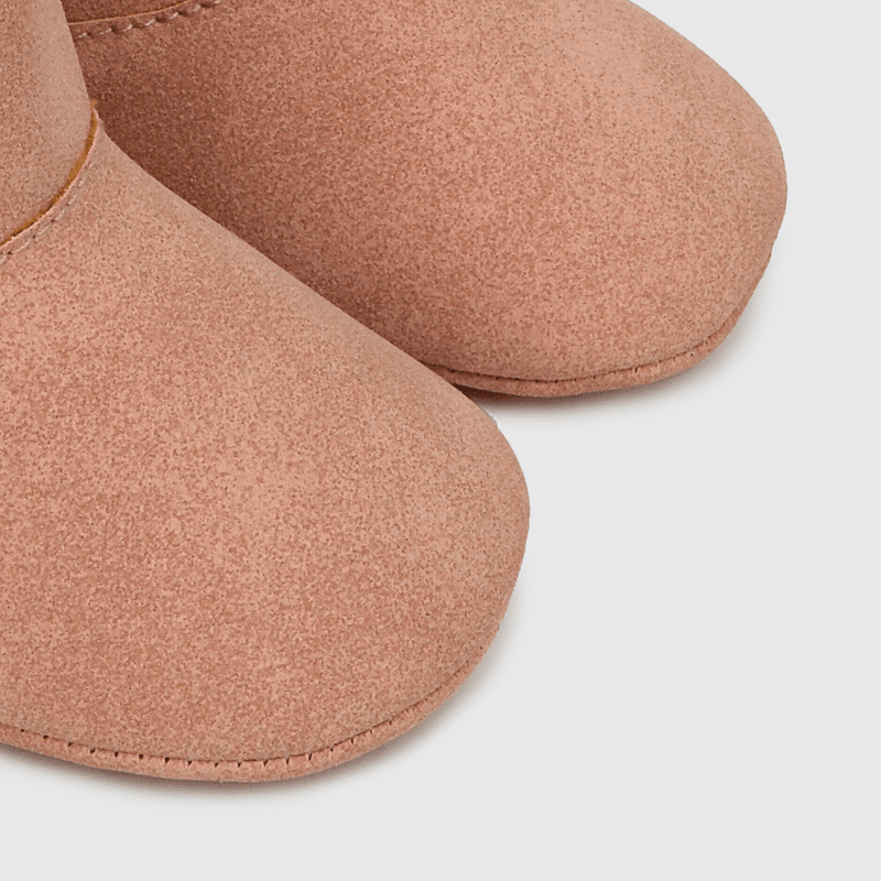 Bota para niña con aplicación de cinta, estrellas y velcro de caña alta rosada (14 a 18)