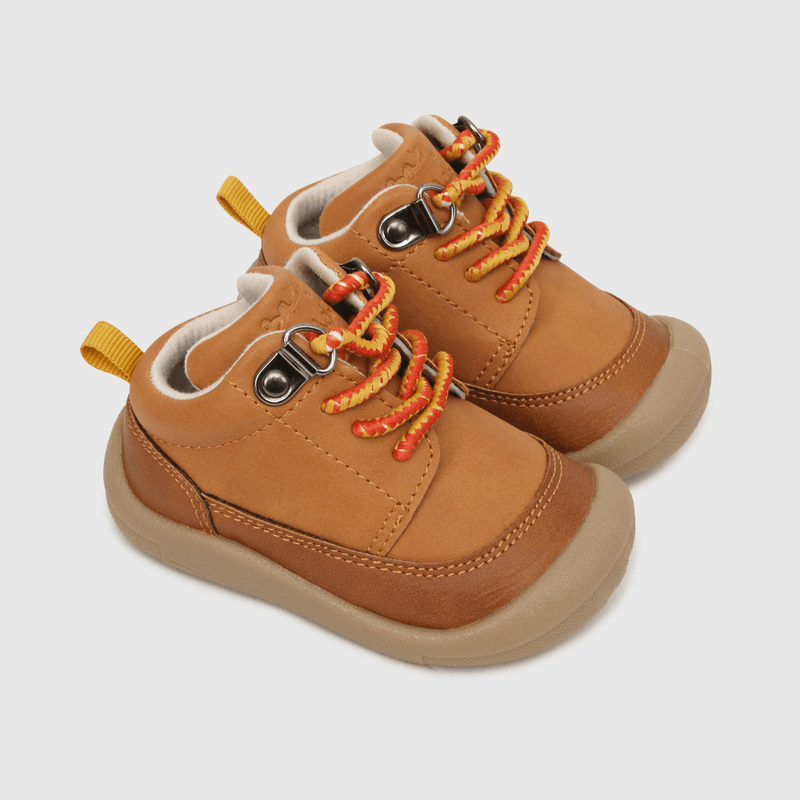 Botin para niño clasico cordon cafe (17 a 20)