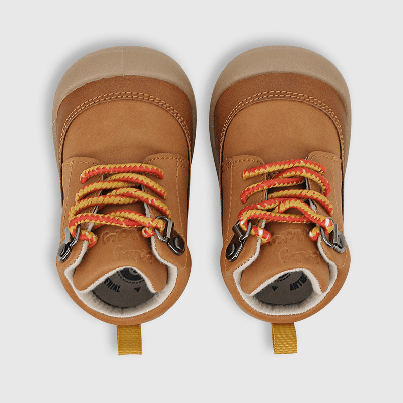Botin para niño clasico cordon cafe (17 a 20)
