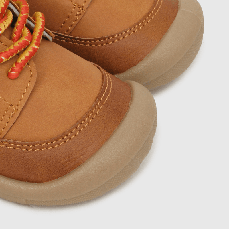 Botin para niño clasico cordon cafe (17 a 20)