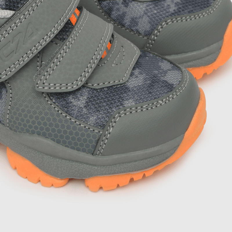 Zapatilla de niño outdoor estampada gray / gris (21 a 27)