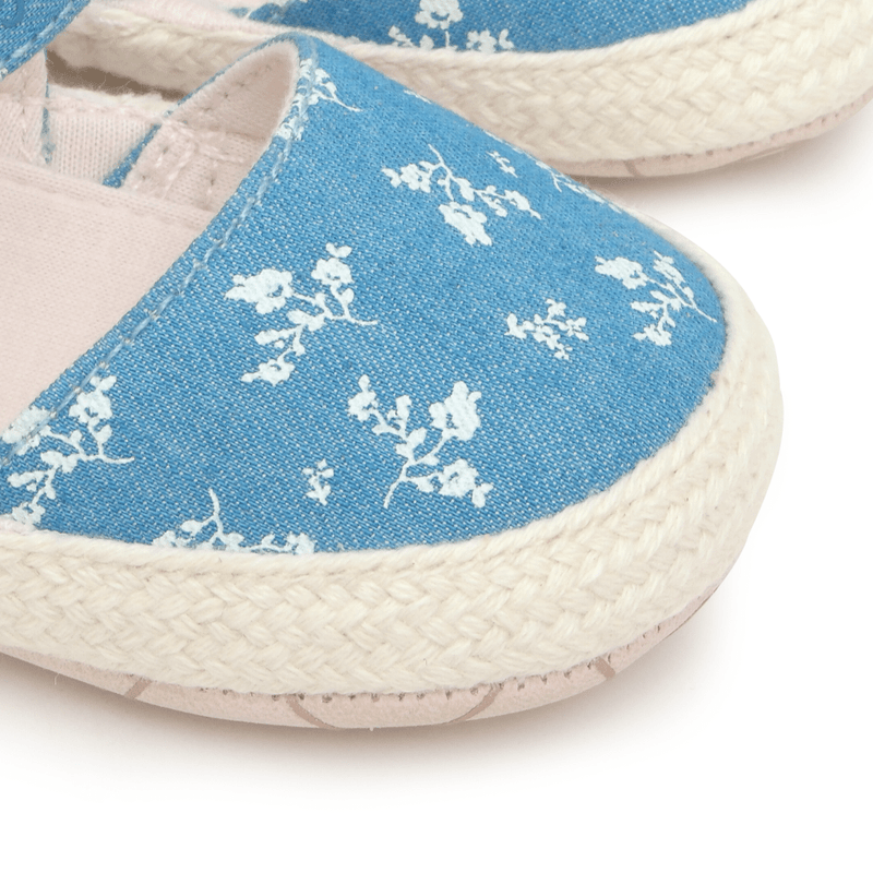 Alpargata de bebé niña estampada flores denim (14 a 18)