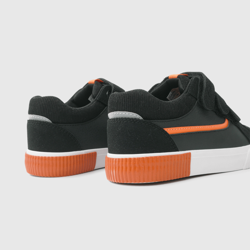 Zapatilla Negra de Niño