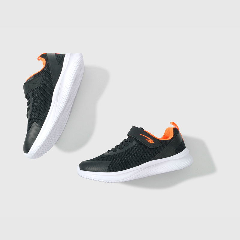 Zapatilla Negra de Niño