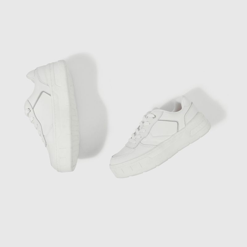 Zapatilla Escolar Blanca con Plataforma y Cordón Niña