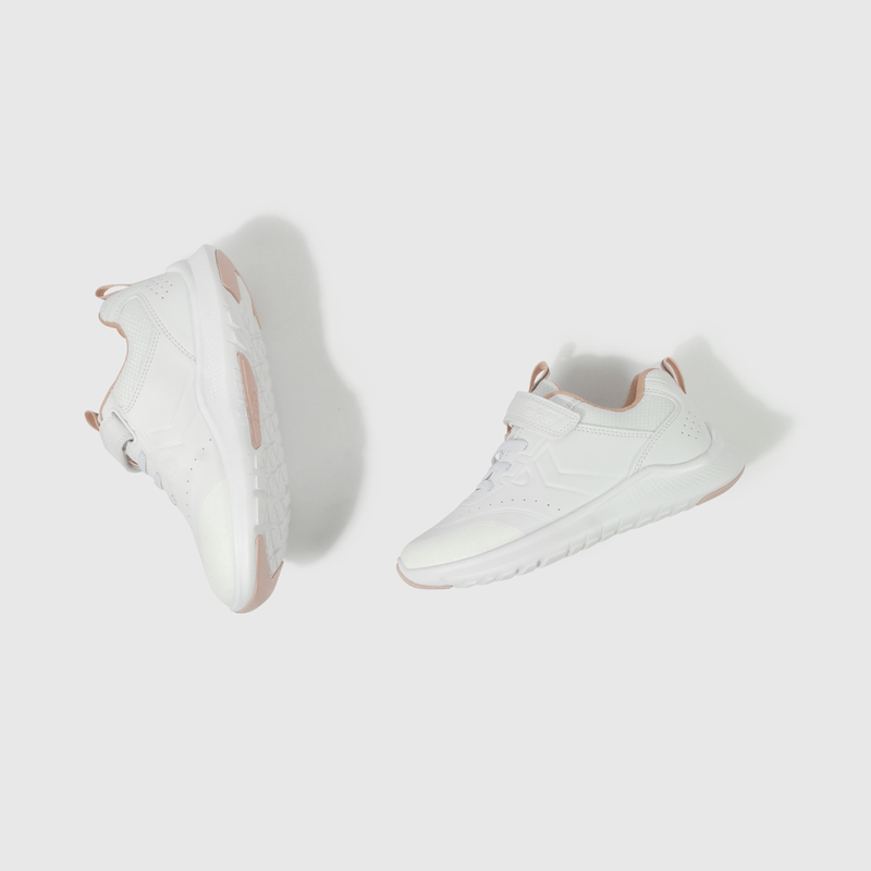 Zapatilla Escolar Blanca con Velcro y Detalles Rosados Niña