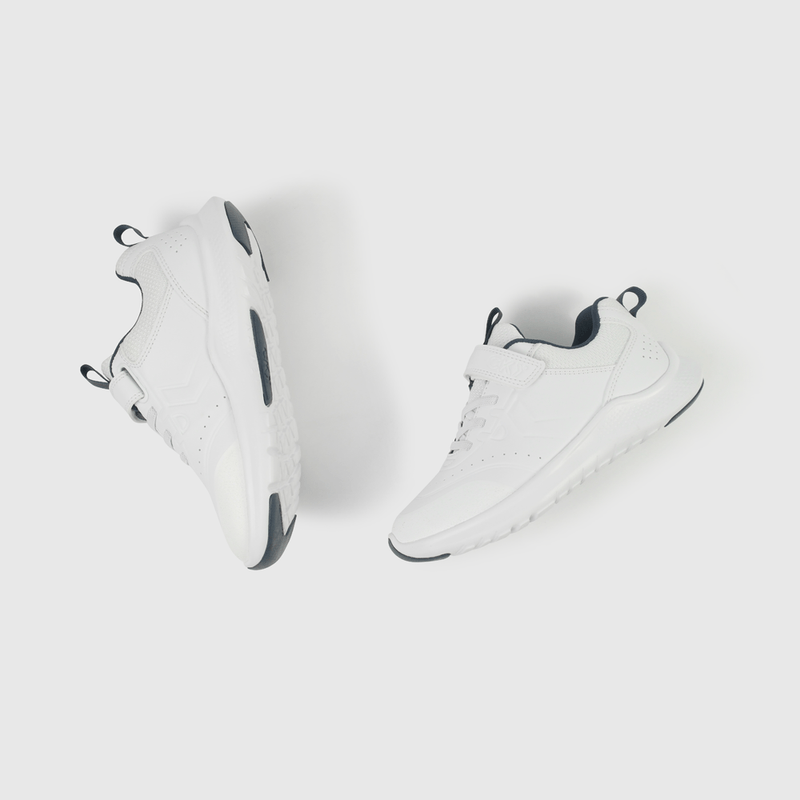 Zapatilla Escolar Blanca con Velcro y Detalles Azules