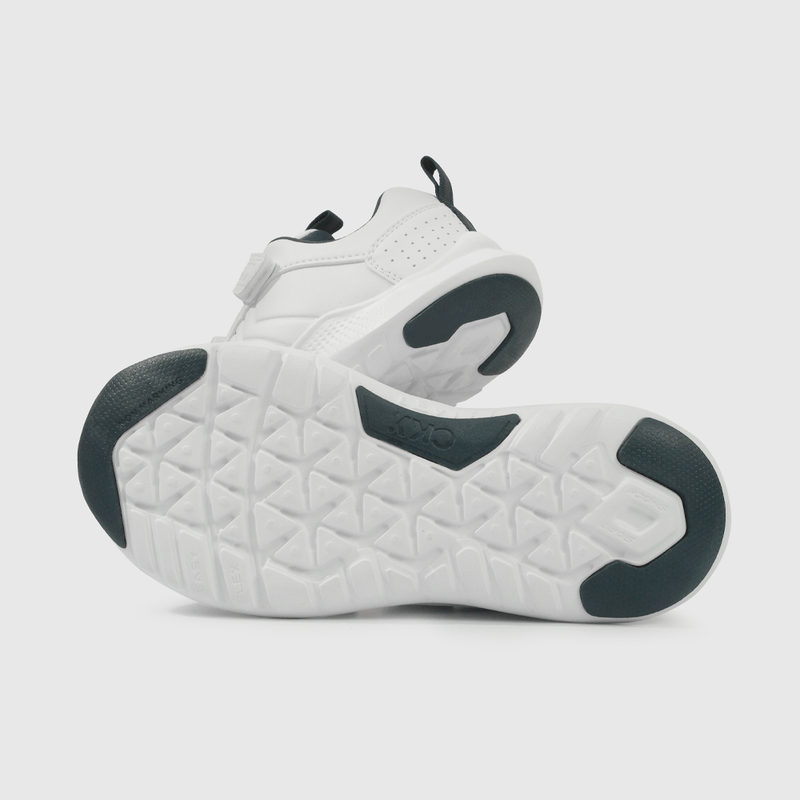 Zapatilla Escolar Blanca con Velcro y Detalles Azules Niño