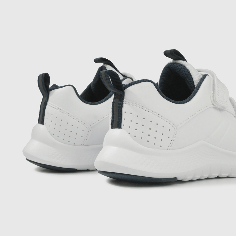 Zapatilla Escolar Blanca con Velcro y Detalles Azules