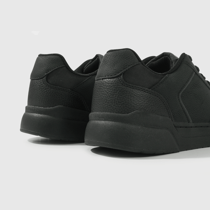Zapatilla Escolar Negra con Cordón