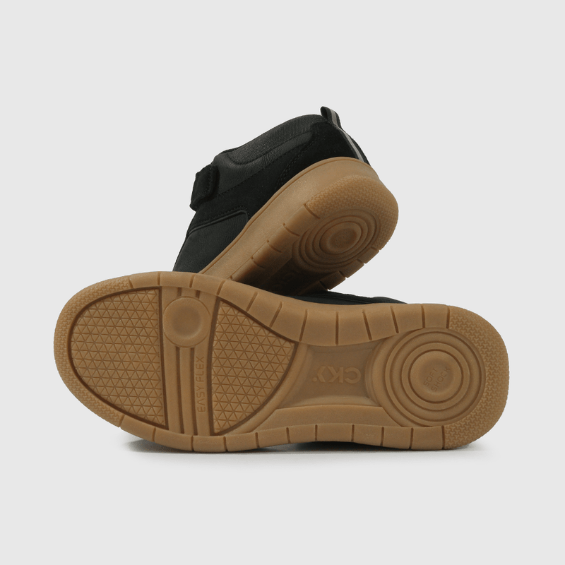 Zapatilla Negra con Cordón Niño