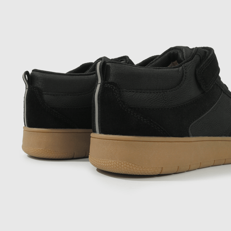 Zapatilla Negra con Cordón Niño