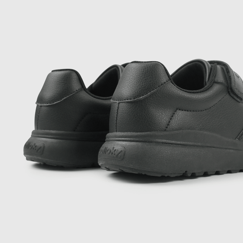 Zapatilla Escolar Negra con Velcro
