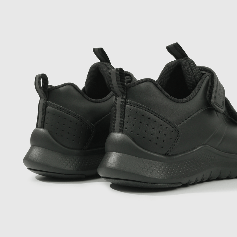 Zapatilla Escolar Negra con Velcro
