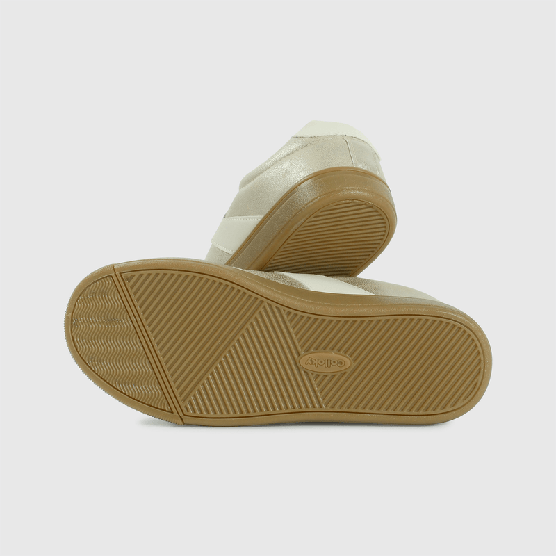 Zapatilla Lifestyle Dorada de Niña