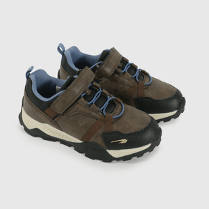 Zapatilla Outdoor de Niño Café Caña Baja con Velcro y Cordón