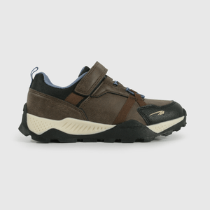 Zapatilla Outdoor de Niño Café Caña Baja con Velcro y Cordón