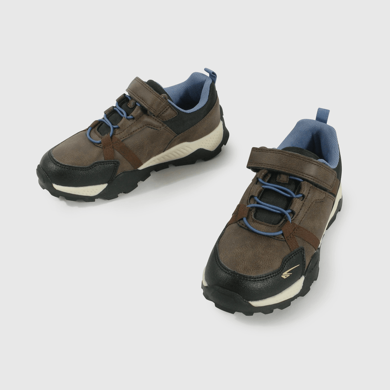 Zapatilla Outdoor de Niño Café Caña Baja con Velcro y Cordón