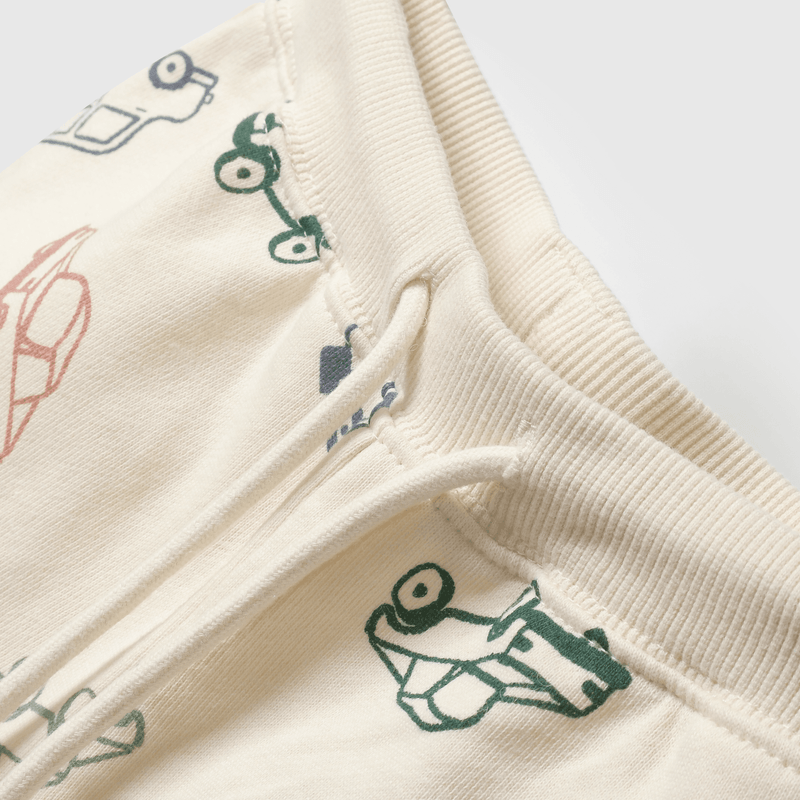 Buzo blanco con estampado de autos para niños