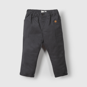 Pantalón negro para niños, estilo y comodidad