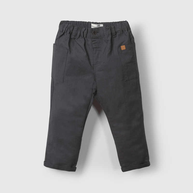 Pantalón negro para niños, estilo y comodidad