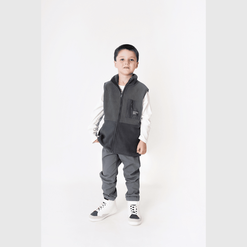 Polera Kids blanca, estilo fresco y cómodo para tu niño