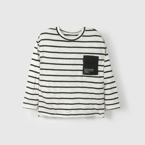 Polera a rayas niño, estilo y comodidad