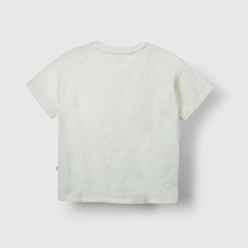 Polera blanca para niños, estilo y comodidad