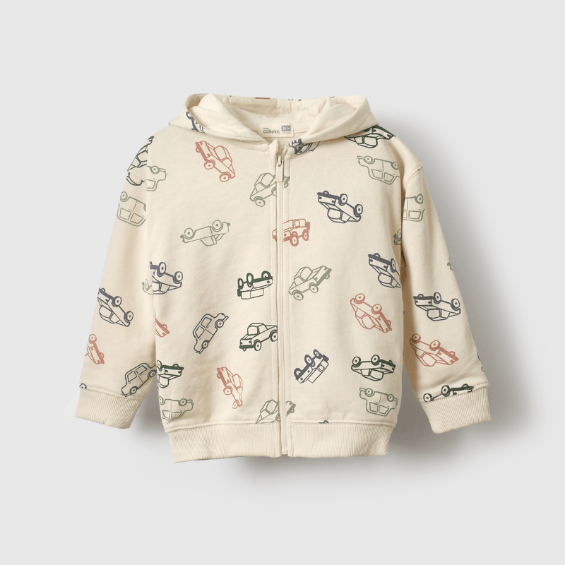 Polerón crema con autos para niños, estilo y comodidad