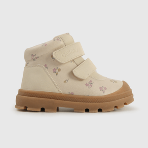 Botín beige para niña, comodidad y estilo en cada paso
