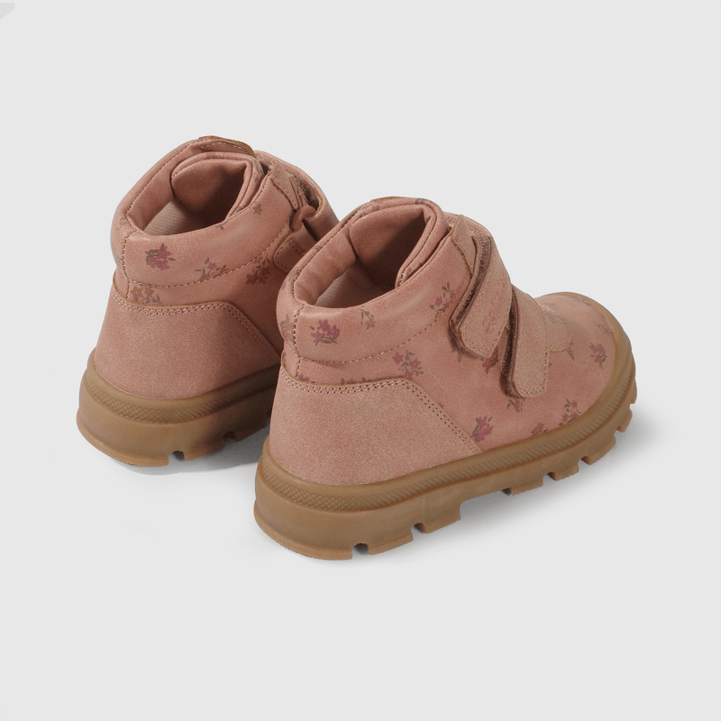 Botín rosado para niña, perfecto para caminantes