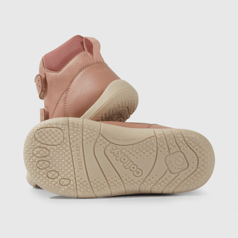 Botín rosado para niña, ideal para caminantes