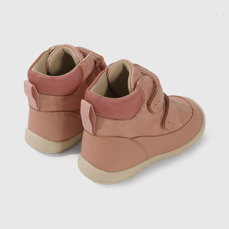 Botín rosado para niña, ideal para caminantes