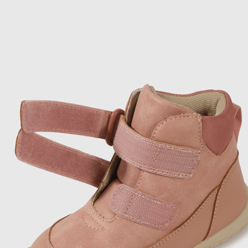 Botín rosado para niña, ideal para caminantes