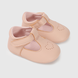 Zapatos rosados para niña, tiernos y cómodos