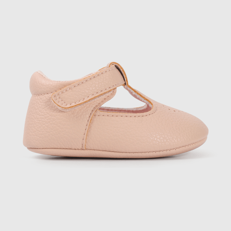 Zapatos rosados para niña, tiernos y cómodos