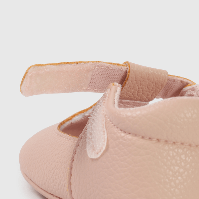 Zapatos rosados para niña, tiernos y cómodos