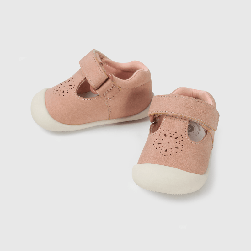 Zapatos rosados para niña, cómodos y tiernos