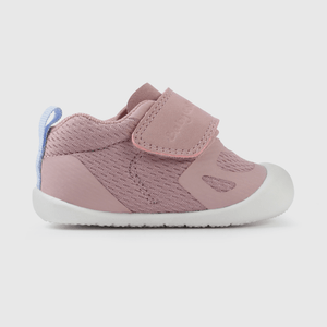 Zapatilla niña morada para gateadores, comodidad y estilo