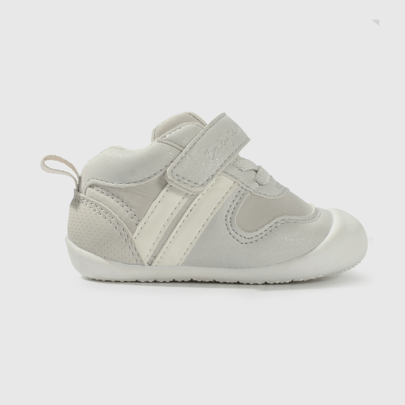 Zapatilla gris para niña, perfecta para gatear